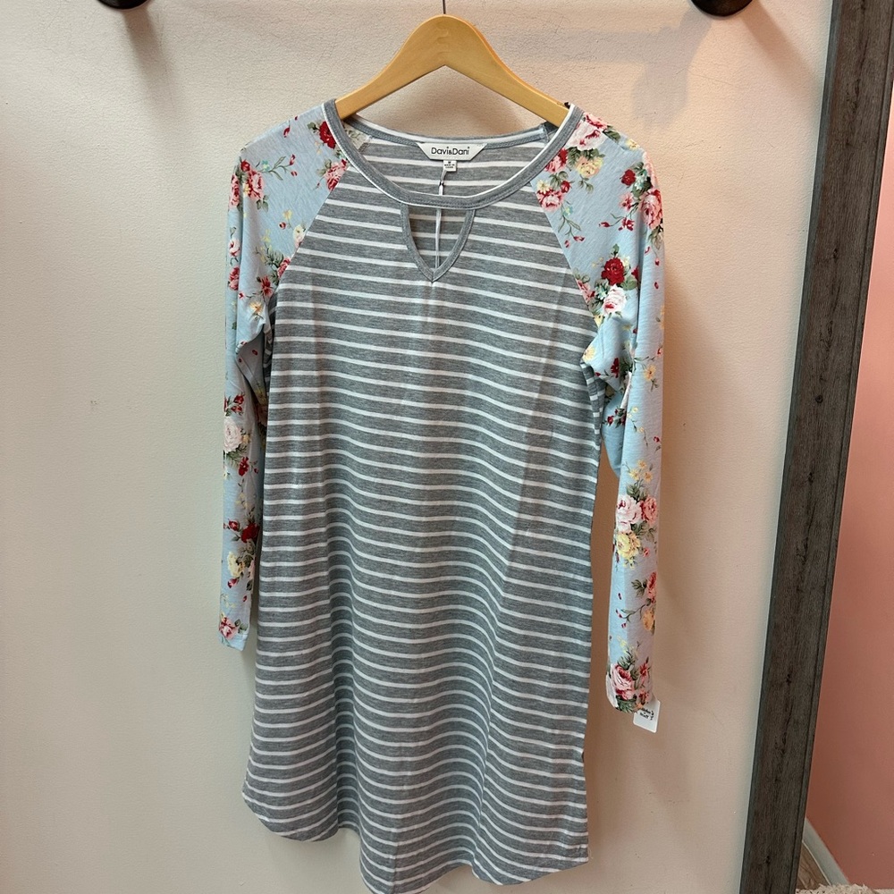 DAVI & DANI Gray and Blue Floral Mini Dress